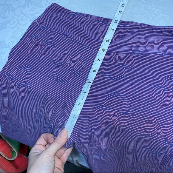 Pink and Purple Wavy Striped Pattern Leggings LulaRoe One Size Soft stretchy - Picture 4 of 9